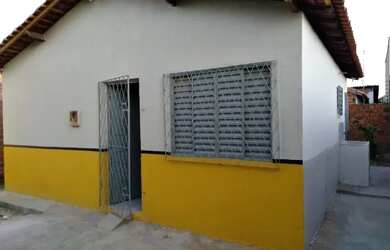 Imagem: A casa possui 2 Dormitórios, 1 Banheiro, 1 Vaga na garagem