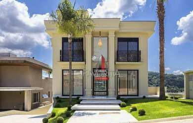 Imagem: A casa em condomínio possui 4 Dormitórios, 5 Banheiros, 5