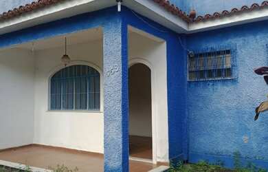 Imagem 2: Laurinho Imóveis vende casa em ótima localização em Muriqui- Mangaratiba