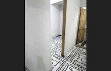 Imagem: A casa possui 2 Dormitórios, 1 Banheiro, 1 Vaga na garagem