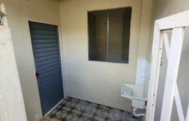 Imagem: A casa possui 1 Dormitório, 1 Banheiro, 30m² de Área e está