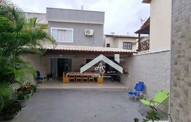 Imagem: A casa possui 3 Dormitórios, 4 Banheiros, 2 Vagas na garagem