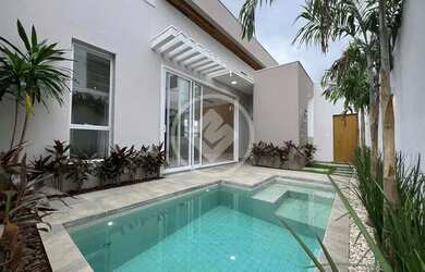 Imagem: A casa em condomínio possui 3 Dormitórios, 1 Banheiro, 4 Vagas