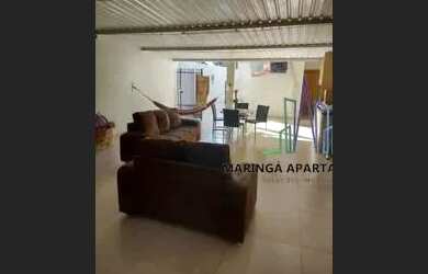 Imagem: A casa possui 3 Dormitórios, 2 Banheiros, 2 Vagas na garagem