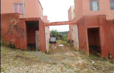 Imagem: A casa possui 2 Dormitórios, 1 Banheiro, 1 Vaga na garagem