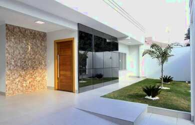 Imagem: A casa possui 3 Dormitórios, 2 Banheiros, 2 Vagas na garagem