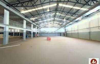 Imagem: O depósito possui 5 Vagas na garagem, 2.600m² de Área e