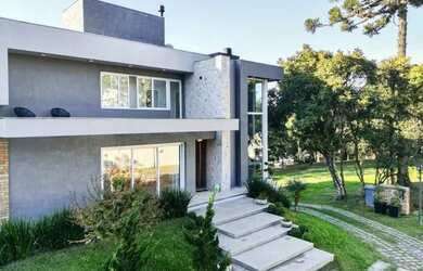 Imagem: A casa possui 4 Dormitórios, 5 Banheiros, 5 Vagas na garagem