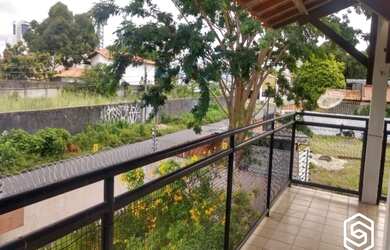 Imagem: A casa possui 5 Dormitórios, 5 Banheiros, 5 Vagas na garagem