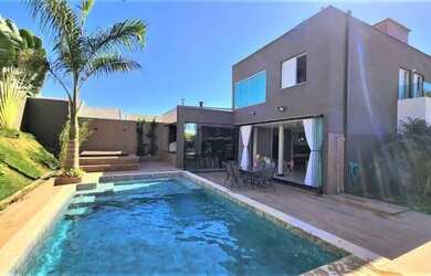 Imagem: A casa em condomínio possui 3 Dormitórios, 5 Banheiros, 3