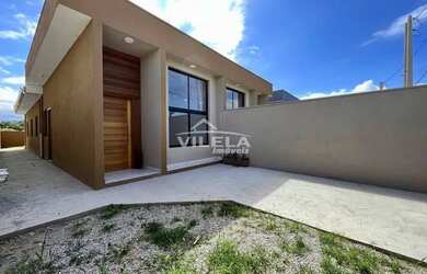 Imagem: A casa possui 3 Dormitórios, 2 Banheiros, 5 Vagas na garagem