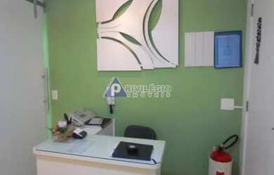 Imagem: O depósito possui 1 Vaga na garagem, 31m² de Área e está