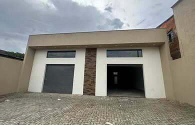 Imagem: O depósito possui 2 Vagas na garagem, 100m² de Área e está