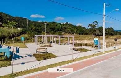 Imagem: A casa possui 3 Dormitórios, 3 Banheiros, 1 Vaga na garagem