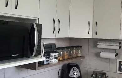 Imagem: O apartamento possui 2 Dormitórios, 1 Banheiro, 1 Vaga na garagem