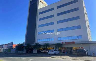 Imagem: O depósito possui 5 Vagas na garagem, 650m² de Área e está