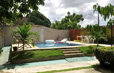 Imagem: A casa possui 5 Dormitórios, 5 Banheiros, 5 Vagas na garagem