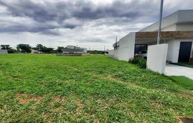 Imagem: O terreno possui 360m² de Área e está localizado em Terras