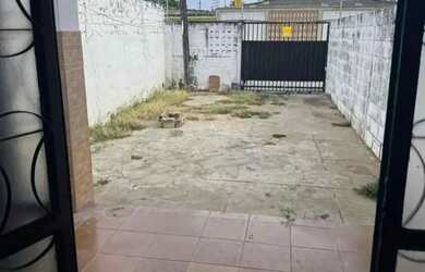 Imagem: A casa possui 2 Dormitórios, 2 Banheiros e está localizado