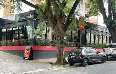 Imagem: O depósito à venda possui 5 Vagas na garagem e 285m² de Área