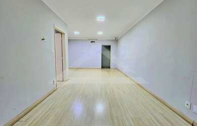 Imagem: O depósito possui 4 Vagas na garagem e 145m² de Área e está