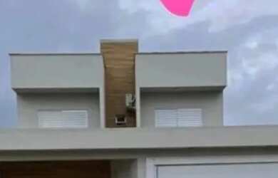 Imagem: A casa possui 2 Dormitórios, 2 Banheiros, 1 Vaga na garagem