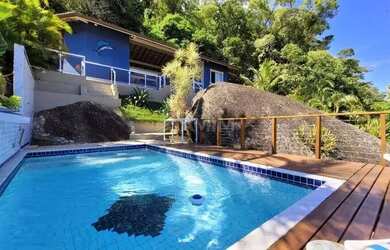 Imagem: A casa em condomínio possui 4 Dormitórios, 2 Banheiros, 2