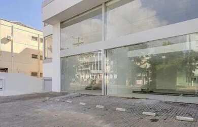 Imagem: O depósito possui 5 Vagas na garagem, 310m² de Área e está