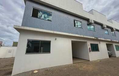 Imagem: A casa possui 3 Dormitórios, 3 Banheiros, 2 Vagas na garagem