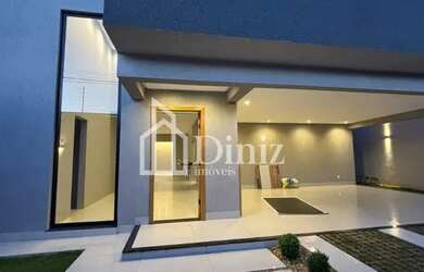 Imagem: A casa possui 3 Dormitórios, 4 Banheiros, 4 Vagas na garagem