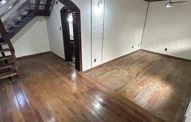 Imagem 7: Exclusiva Casa Triplex com Acabamento em Ipê, Rua Mario Hue, S/N, com entrada também pela