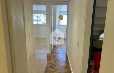 Imagem 12: Cobertura duplex reformada por arquiteta Vista espetacular das montanhas!