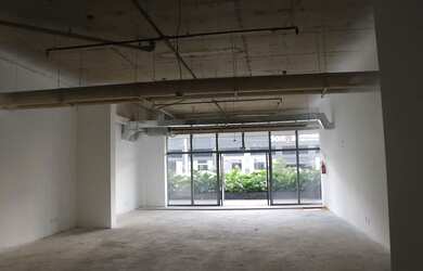 Imagem: O depósito possui 3 Vagas na garagem, 134m² de Área e está