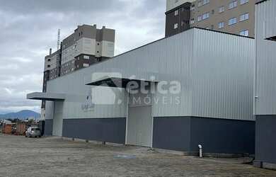 Imagem: O depósito possui 740m² de Área e está localizado em Cordeiros