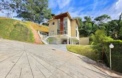 Imagem: A casa em condomínio à venda possui 3 Dormitórios, 3 Banheiros