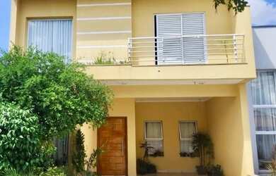 Imagem: A casa em condomínio possui 3 Dormitórios, 3 Banheiros, 2