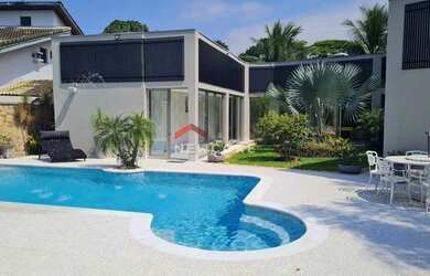 Imagem: A casa em condomínio possui 5 Dormitórios, 5 Banheiros, 4