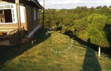 Imagem: A casa possui 2 Dormitórios, 1 Banheiro, 5 Vagas na garagem