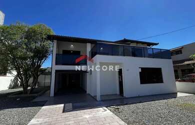 Imagem: A casa possui 5 Dormitórios, 5 Banheiros, 3 Vagas na garagem