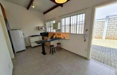 Imagem: A casa possui 1 Dormitório, 1 Banheiro, 1 Vaga na garagem