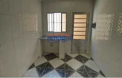 Imagem: A casa possui 2 Dormitórios, 1 Banheiro, 2 Vagas na garagem