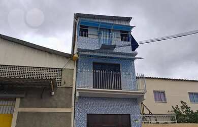 Imagem: A casa possui 3 Dormitórios, 3 Banheiros, 2 Vagas na garagem