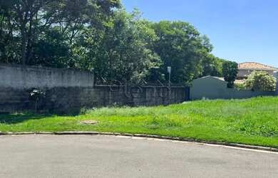 Imagem: O terreno possui 687m² de Área e está localizado em Jardim