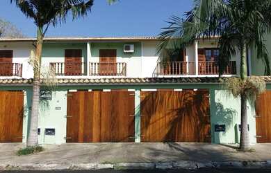 Imagem: A casa possui 2 Dormitórios, 2 Banheiros, 2 Vagas na garagem