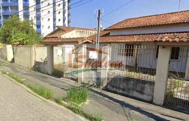 Imagem: A casa possui 2 Dormitórios, 2 Banheiros, 5 Vagas na garagem