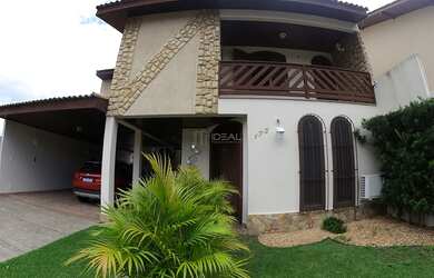 Imagem: A casa possui 3 Dormitórios, 5 Banheiros, 5 Vagas na garagem