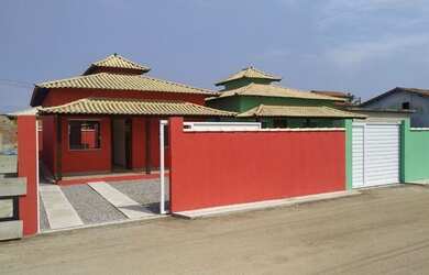 Imagem: A casa possui 2 Dormitórios, 1 Banheiro, 2 Vagas na garagem