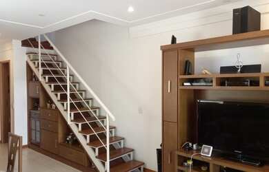 Imagem: A casa em condomínio possui 4 Dormitórios, 5 Banheiros, 2