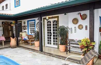 Imagem: A casa possui 3 Dormitórios, 2 Banheiros, 2 Vagas na garagem