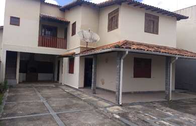 Imagem: A casa possui 5 Dormitórios, 4 Banheiros, 225m² de Área e